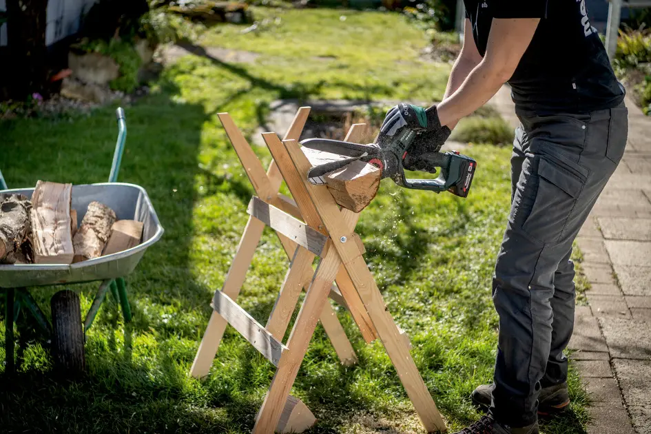 Metabo MS 18 LTX 15 Akku-Gehölzsäge 18 V – 15 cm – 2,0 Ah Akku, Ladegerät & Werkzeugtasche (600856500)
