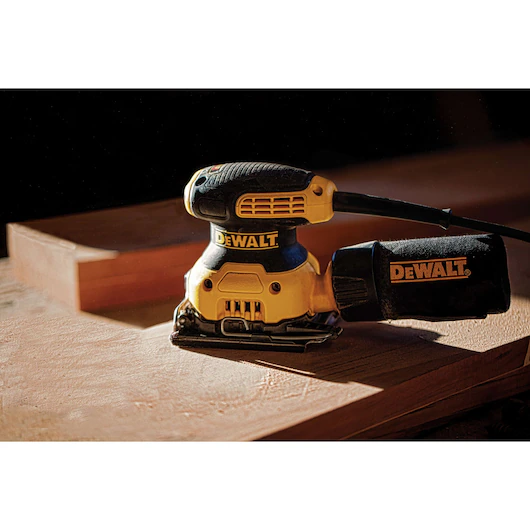 DeWalt DWE6411 Schwingschleider 108x115mm