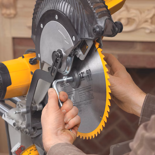 DeWalt DWS780-QS 1.675 Watt Paneelsäge 305mm mit XPS-Schnittlinienanzeige DWS780-QS