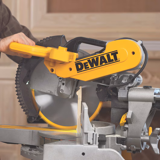 DeWalt DWS780-QS 1.675 Watt Paneelsäge 305mm mit XPS-Schnittlinienanzeige DWS780-QS